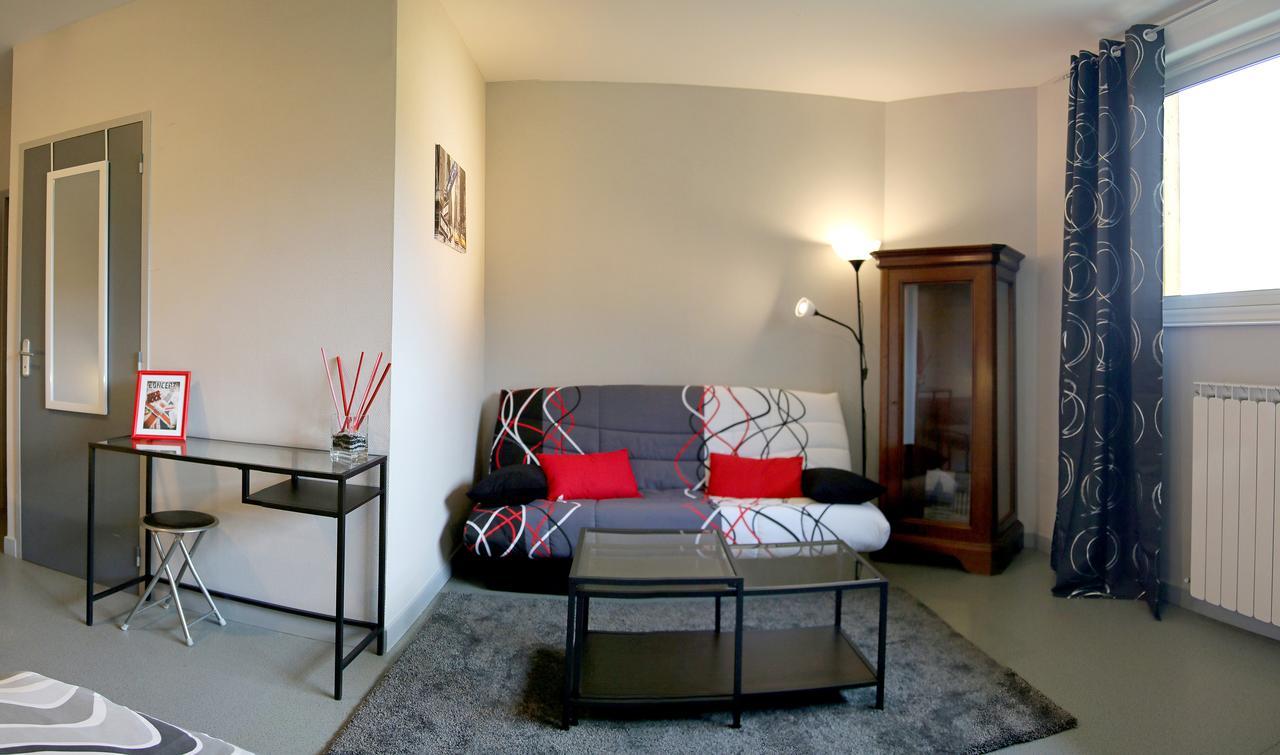 Le Grand Val Bed and Breakfast Lavastrie Exteriör bild
