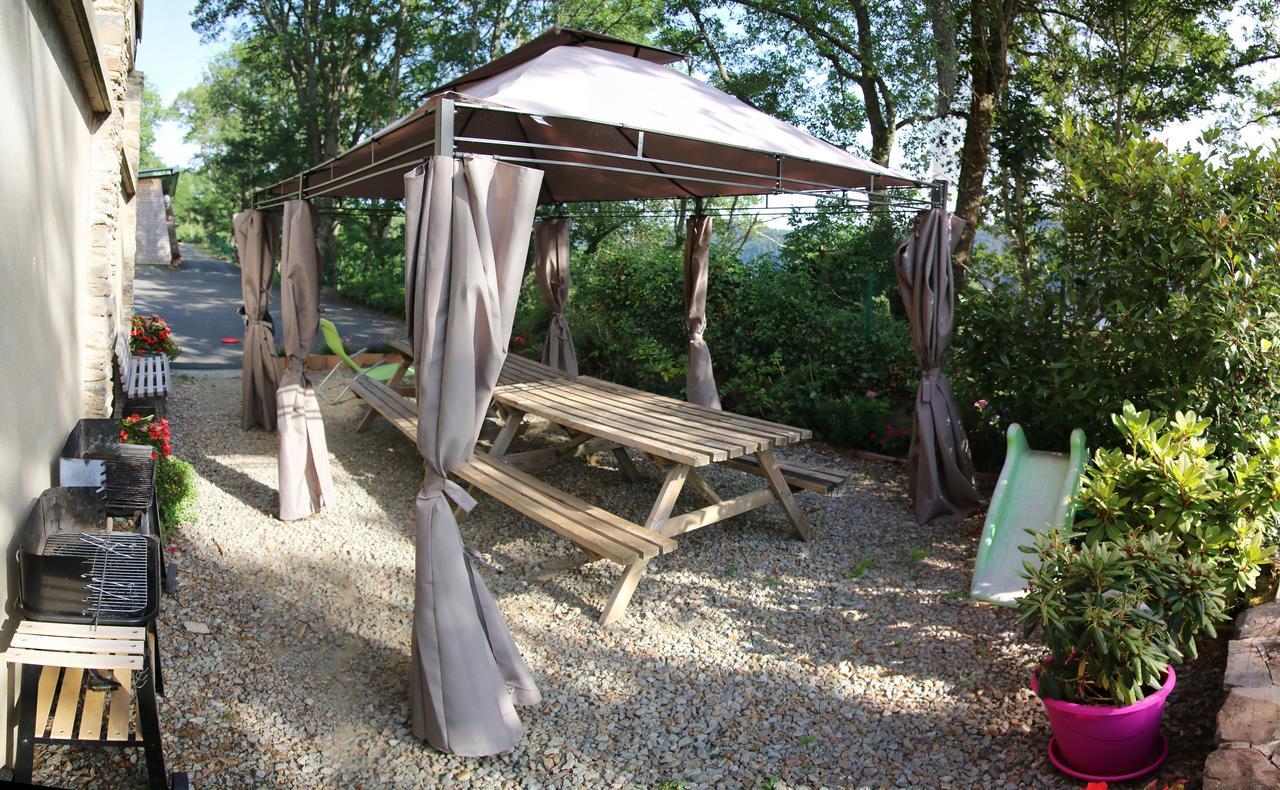Le Grand Val Bed and Breakfast Lavastrie Exteriör bild