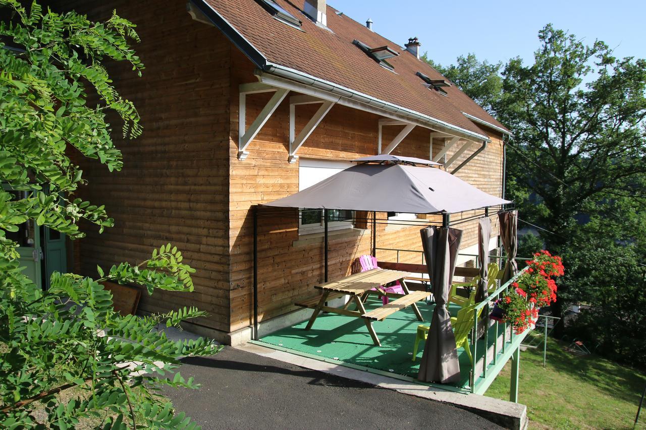 Le Grand Val Bed and Breakfast Lavastrie Exteriör bild