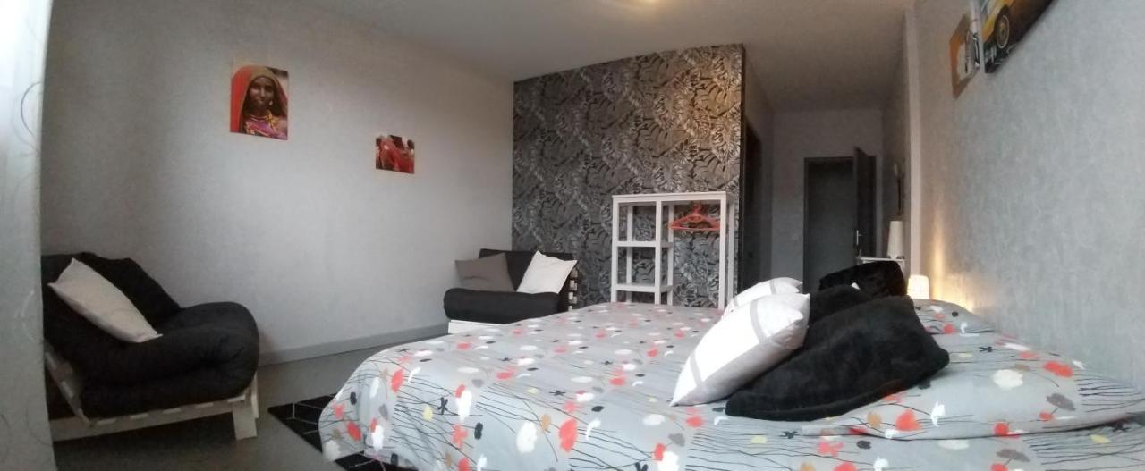 Le Grand Val Bed and Breakfast Lavastrie Exteriör bild
